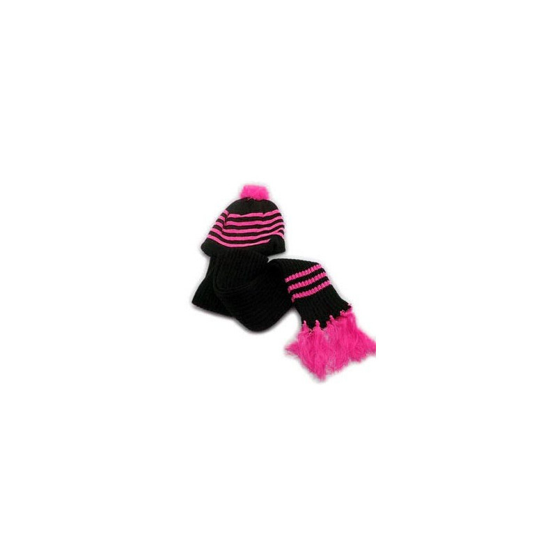 Bonnet et écharpe rose fluo