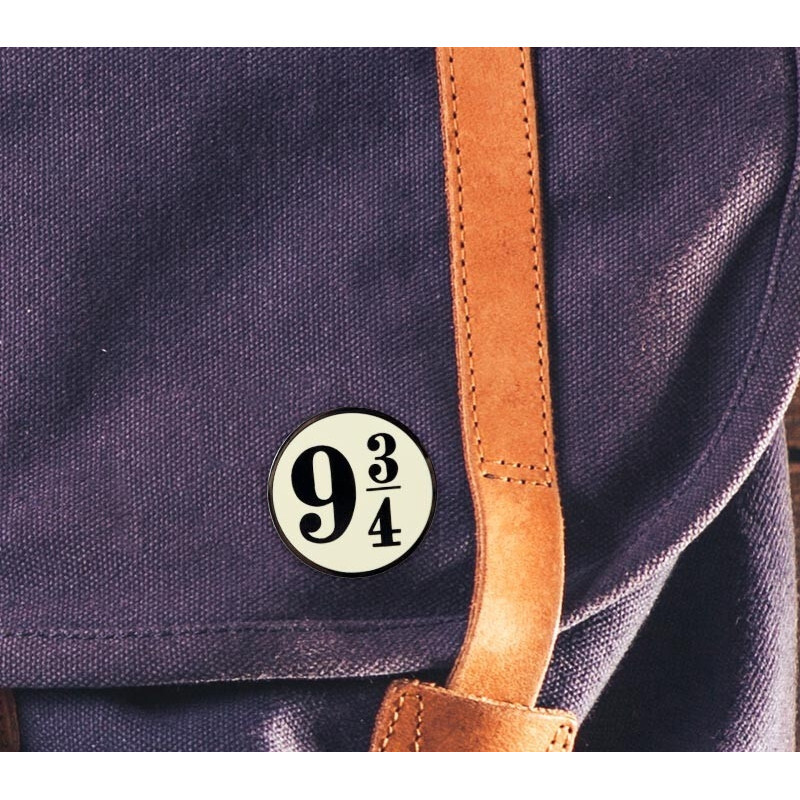 Lot De 9 Broches Souvenirs Divers - Occasion - Idéal Collection Ou Customisation