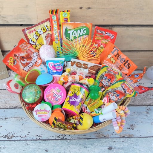 Panier Retour en enfance - Bonbons et jouets rétro