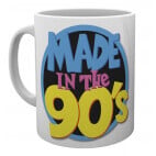 Mug Made in the 90's rempli de bonbons rétro