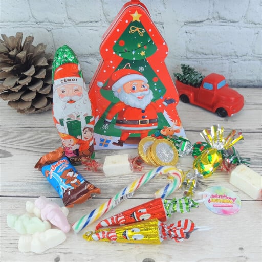 Boîte sapin remplie de friandises de Noël